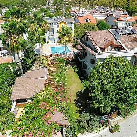 מלון West House Exclusive 3*