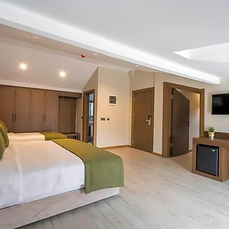 מלון West House Exclusive 3*