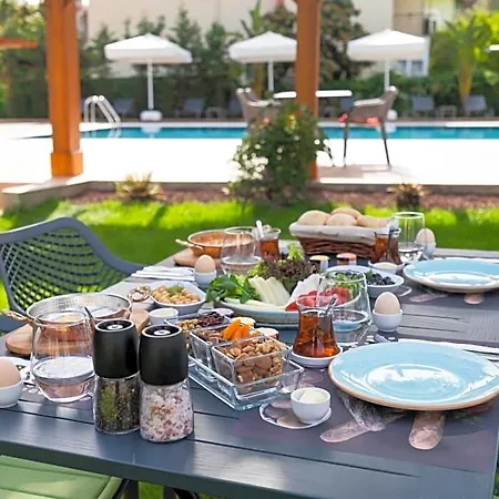 מלון West House Exclusive 3*