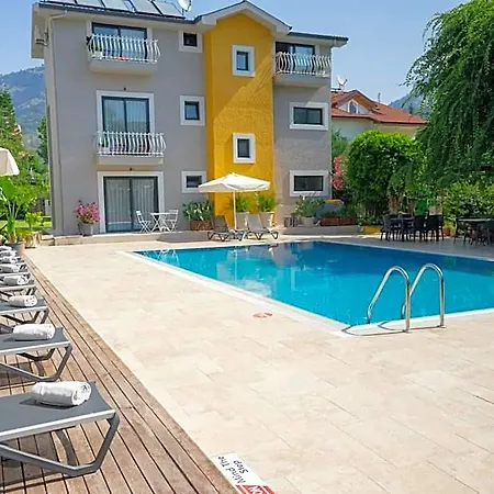מלון West House Exclusive 3*
